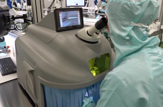 Saldatura laser di plastica e metalli